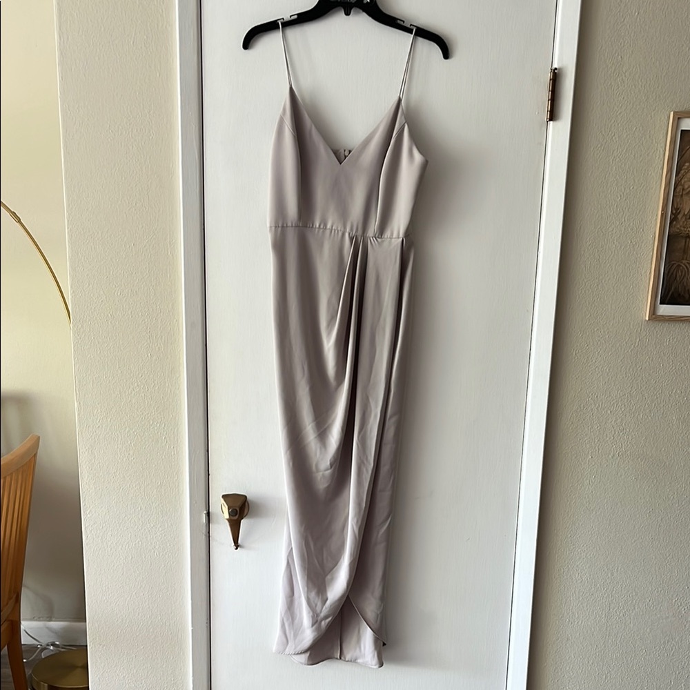 Elegant Spaghetti Strap Maxi Dress in Light Gray